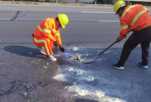 塔什库尔干公路下沉注浆加固